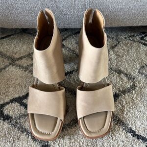 Sofft Beige Women's Sandals